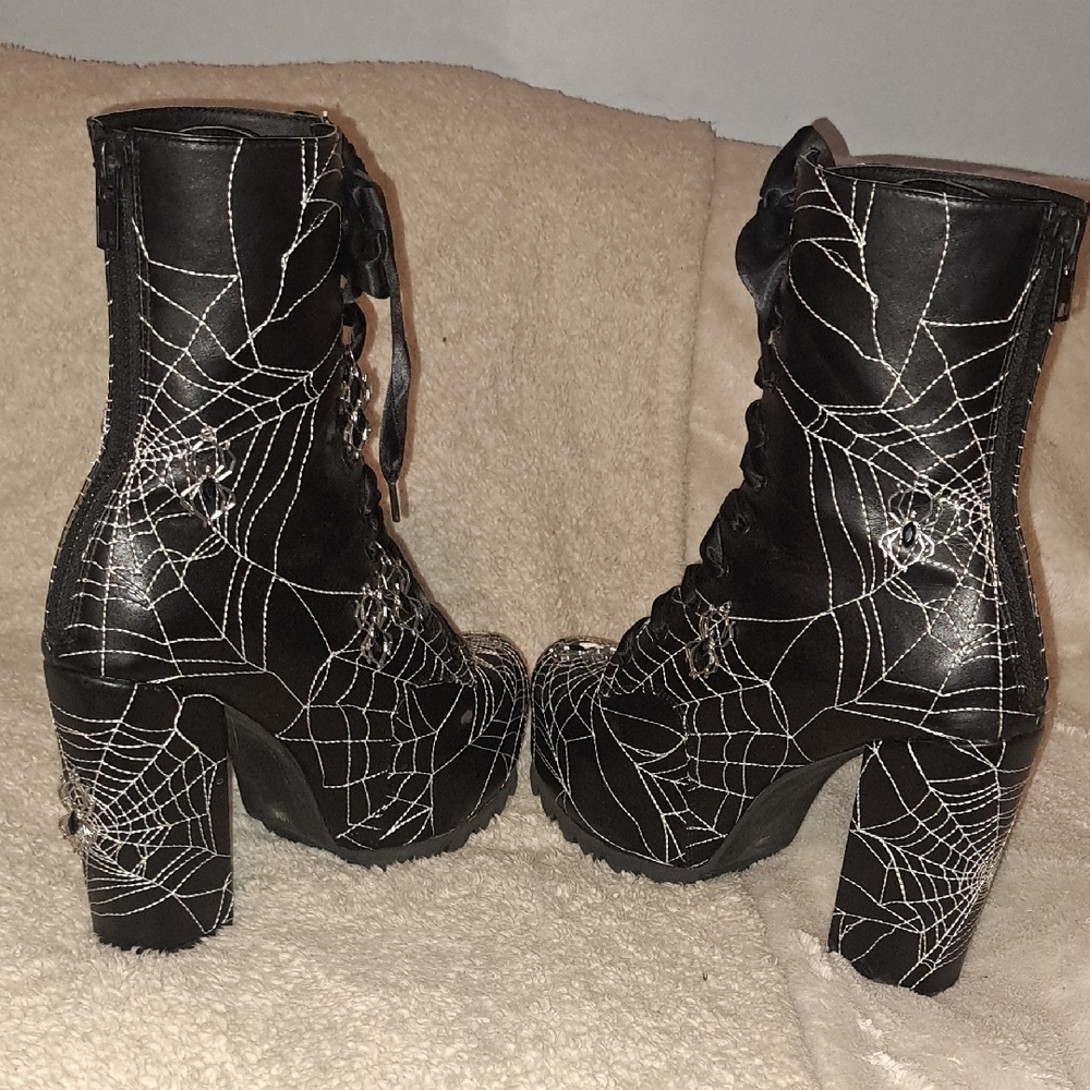 Elegant Black Spider Web Lace-Up Boots - Picture 5 of 6